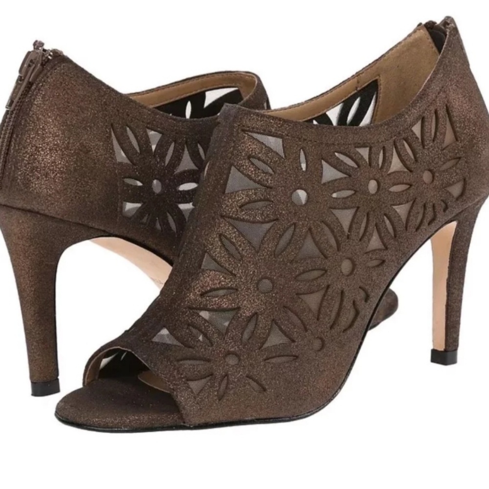 🌹VANELI floral lasercut brown Heels SZ 8.5 NEW